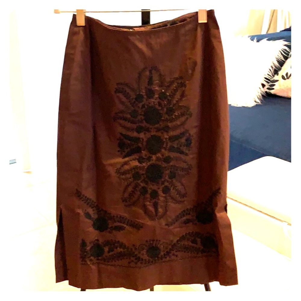 Beautiful brown skirt with black detail stitching